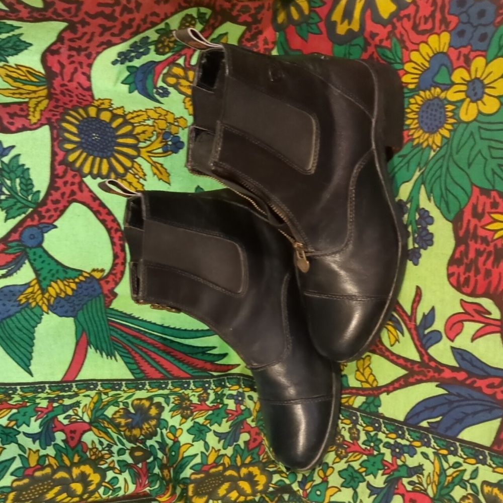 Ariat Like New Women's 7 1/2 Size Zip Up Boots